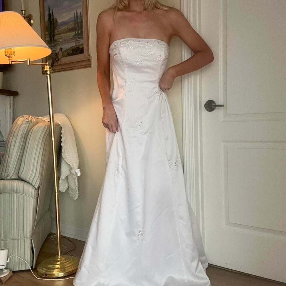 Y2K Vintage White Strapless A-Line Wedding Prom Dress with Floral Embroidery